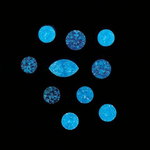 Diamonds fluorescence 