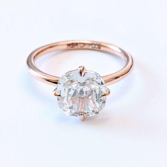 Image of A 64Facets diamond ring, which was designed as an engagement ring, inn an old-mine cut and in 18K rose gold.