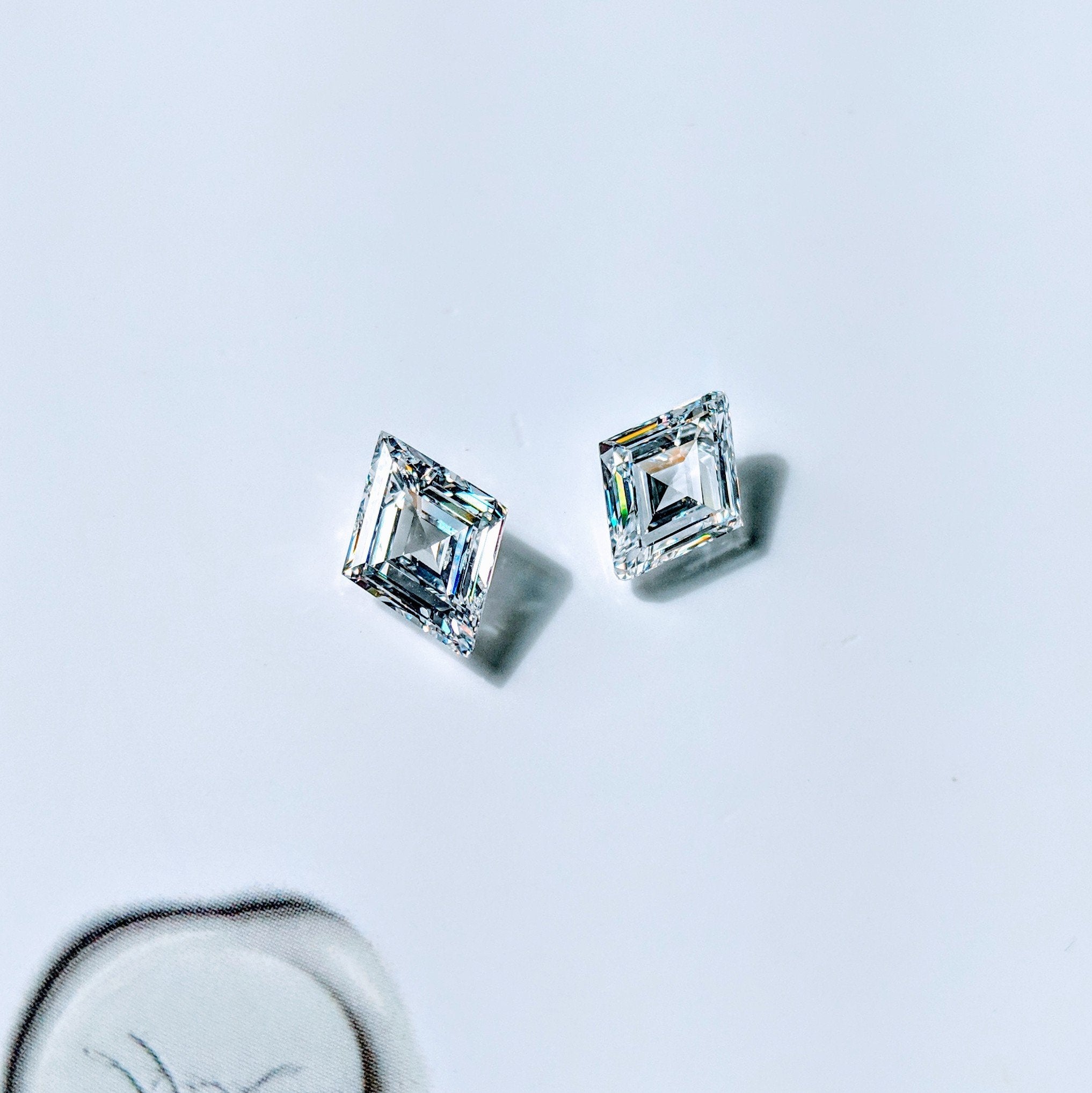 Image of 64Facets Lozenge/Kite-Shaped Step-Cut Diamond Pair
