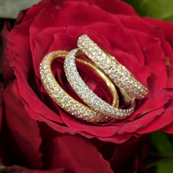 64Facets diamond band with brilliant cut diamonds in a pave setting in 18K gold
